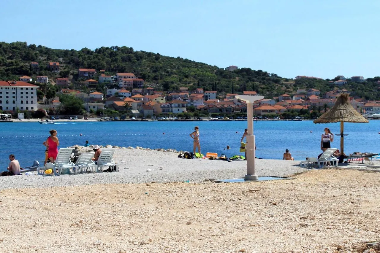 Gasthof Triple Room Trogir 13102B