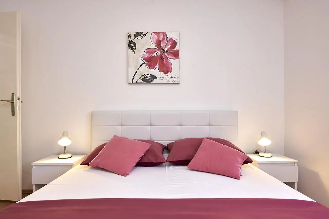 *** Guest house Triple Room Trogir 13102B Croatia