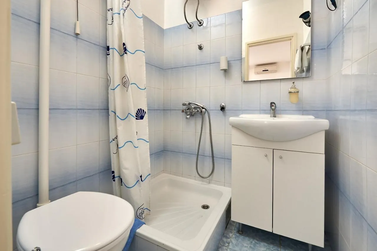 Triple Room Trogir 13102B 3*,  Croatia